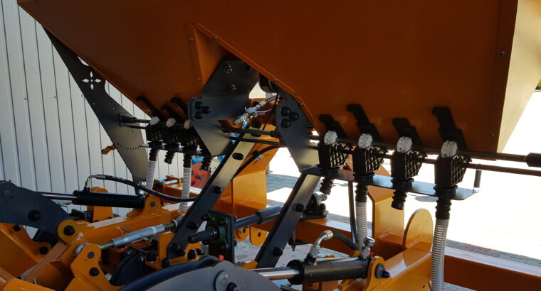 ROLY TILL XT4 agregat do siewu pasowego strip till